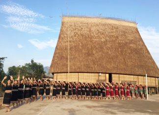 Ký ức về nhà rông lớn nhất Tây Nguyên trước khi bị cháy