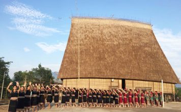 Ký ức về nhà rông lớn nhất Tây Nguyên trước khi bị cháy