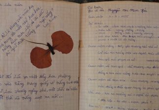 Cuốn sổ lưu niệm của một cô gái ở Trường Sa