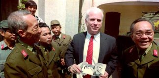 john mccain cựu tù Hỏa Lò