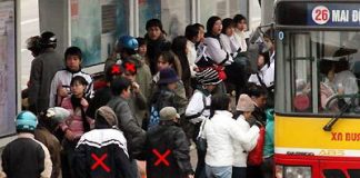 Đạo chích hoành hành ở bến xe buýt Hà Nội