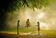 Hè về, đừng đánh mất tuổi thơ của các em!