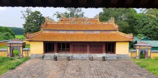 Ngột ngạt và lâng lâng với lăng tẩm Huế (kỳ 2)