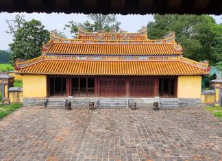 Ngột ngạt và lâng lâng với lăng tẩm Huế (kỳ 2)