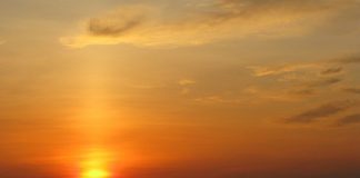 Đứng trước biển