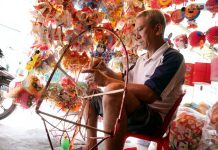 Xóm lồng đèn nổi tiếng nhất ở thành phố Hồ Chí Minh là xóm nào?