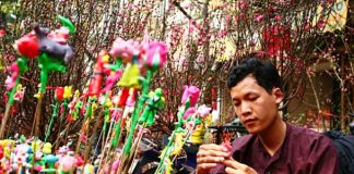 Làng nào ở miền bắc Việt Nam có nghề nặn tò hè từ 300 năm nay?