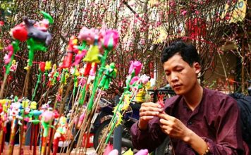 Làng nào ở miền bắc Việt Nam có nghề nặn tò hè từ 300 năm nay?