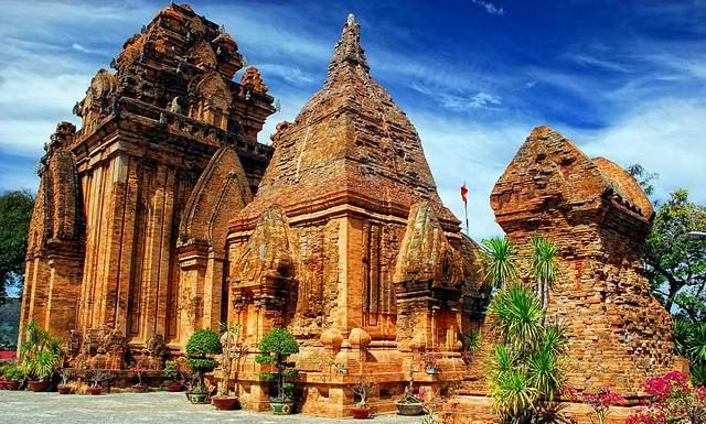Tháp Bà Ponagar Nha Trang