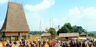 Thăm “nhà mả” Ba Na và Gia Rai (kỳ 1)