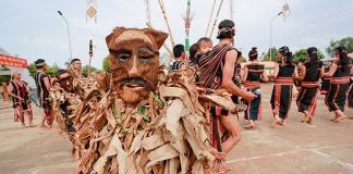 Thăm “nhà mả” Ba Na và Gia Rai (kỳ 2)