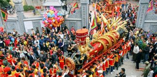 Đầu xuân trẩy hội Chùa Bà