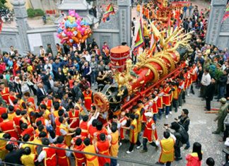 Đầu xuân trẩy hội Chùa Bà