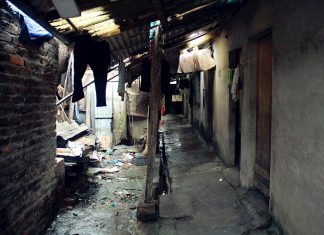 ‘Khu ổ chuột’ giữa lòng Hà Nội