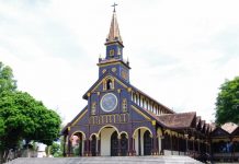 Nhà thờ gỗ hơn 100 tuổi ở Kon Tum