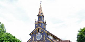 Nhà thờ gỗ hơn 100 tuổi ở Kon Tum