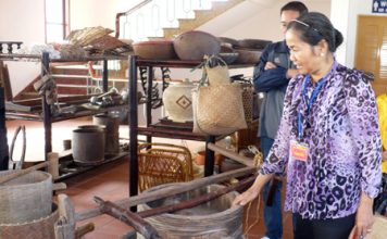 Người đàn bà mê mải “thứ bỏ đi”