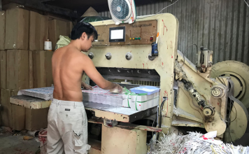 Xóm ‘Âm Phủ’ cũng thức thời iPhone, ô tô, SH…