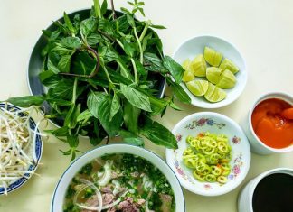 Có gì hào sảng và thân thương hơn tô phở Sài Gòn?