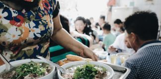 Có gì níu chân khách Hà Thành trong tô phở Mặn?