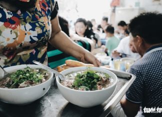 Có gì níu chân khách Hà Thành trong tô phở Mặn?